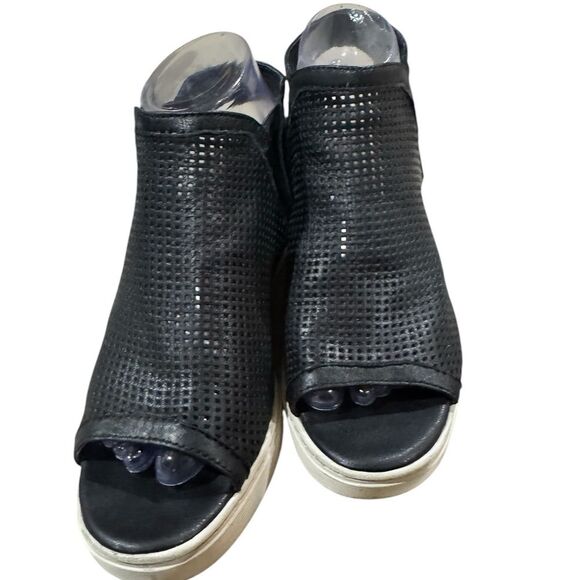 Women's Sofft Black Peep-Toe Shoes - Picture 1 of 6